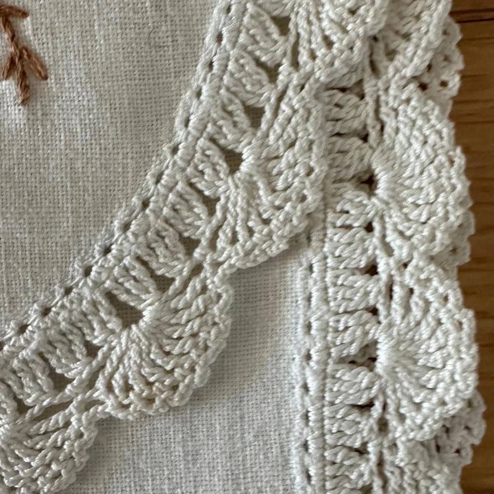 Vintage Embroidered Linen Dresser Scarf Runner Crochet Edge 34